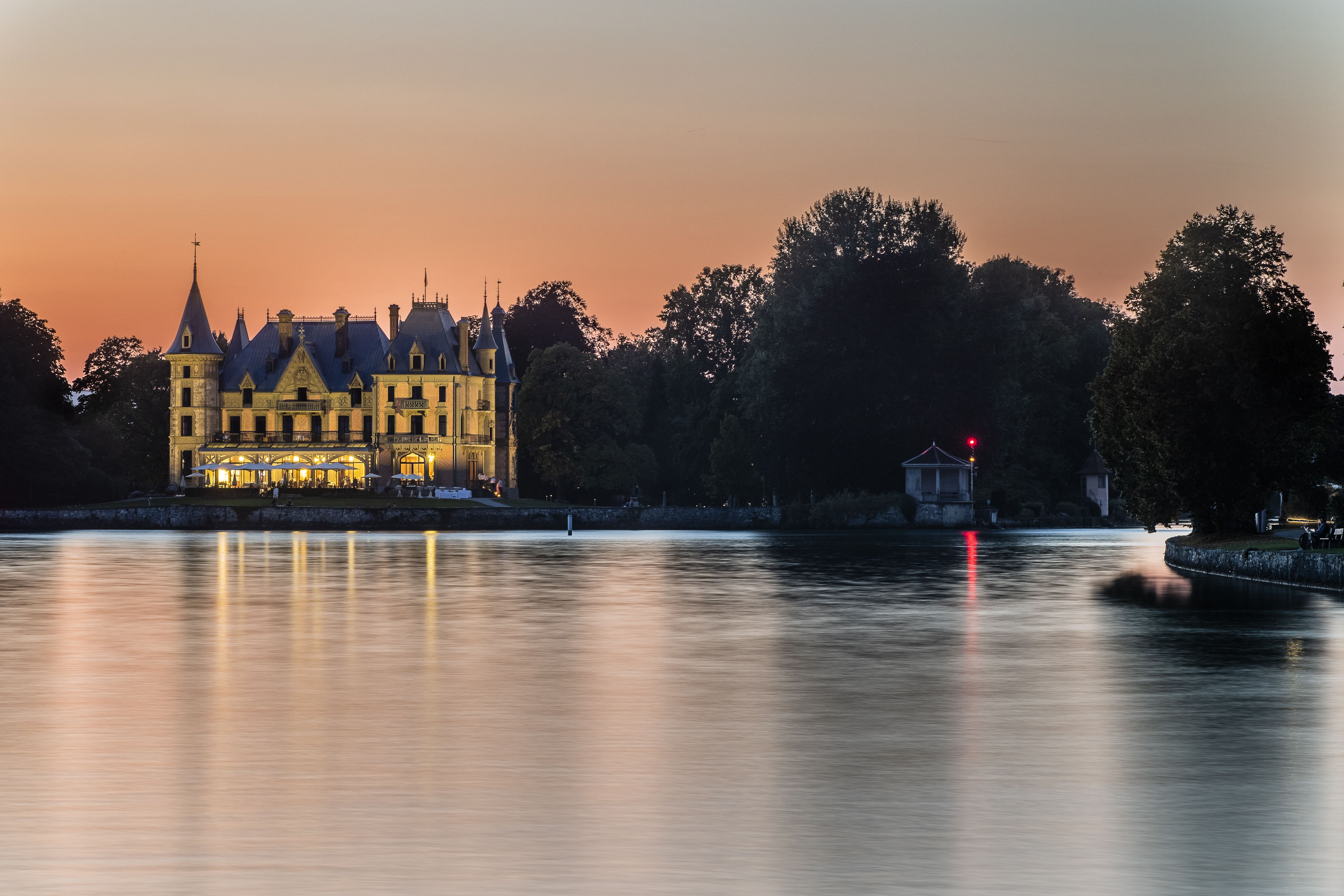 Urlaub am See: Schadaupark - Schloss Schadau Hotel - Restaurant
