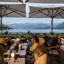 Urlaub am See: Gartenterrasse  - Schloss Schadau Hotel - Restaurant