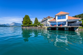 Urlaub am See: Bootshaus am See mit direktem Seeeinstieg - Parkhotel Gunten