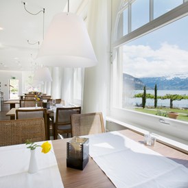 Urlaub am See: Restaurant mit Seeblick - Parkhotel Gunten
