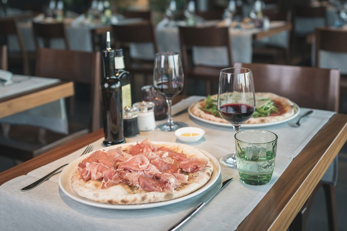Urlaub am See: Restaurant «Osteria Vista»: Italienische/mediterrane Küche und traditionelle Pizza Romana - Hotel Marina Lachen