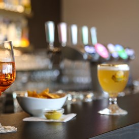 Urlaub am See: Bar-Lounge «Lago Lounge»: Vom ersten Espresso bis zum letzten Schlummertrunk, vom Croissant bis zum Apéro - Hotel Marina Lachen