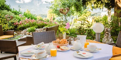 Hotels am See - Verpflegung: Frühstück - Frühstück auf der Terrasse 8-12Uhr - Erwachsenenhotel "das Moser - Hotel am See"