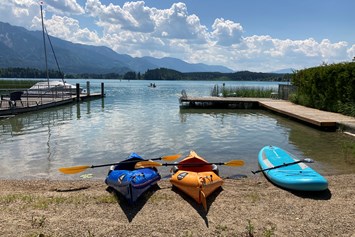 Urlaub am See: Kajaks und Stand-up-Paddle Board Verleih direkt am Hotel - Erwachsenenhotel "das Moser - Hotel am See"
