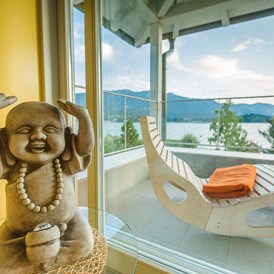Urlaub am See: Wellnessbereich Ruheraum mit Aussicht - Erwachsenenhotel "das Moser - Hotel am See"