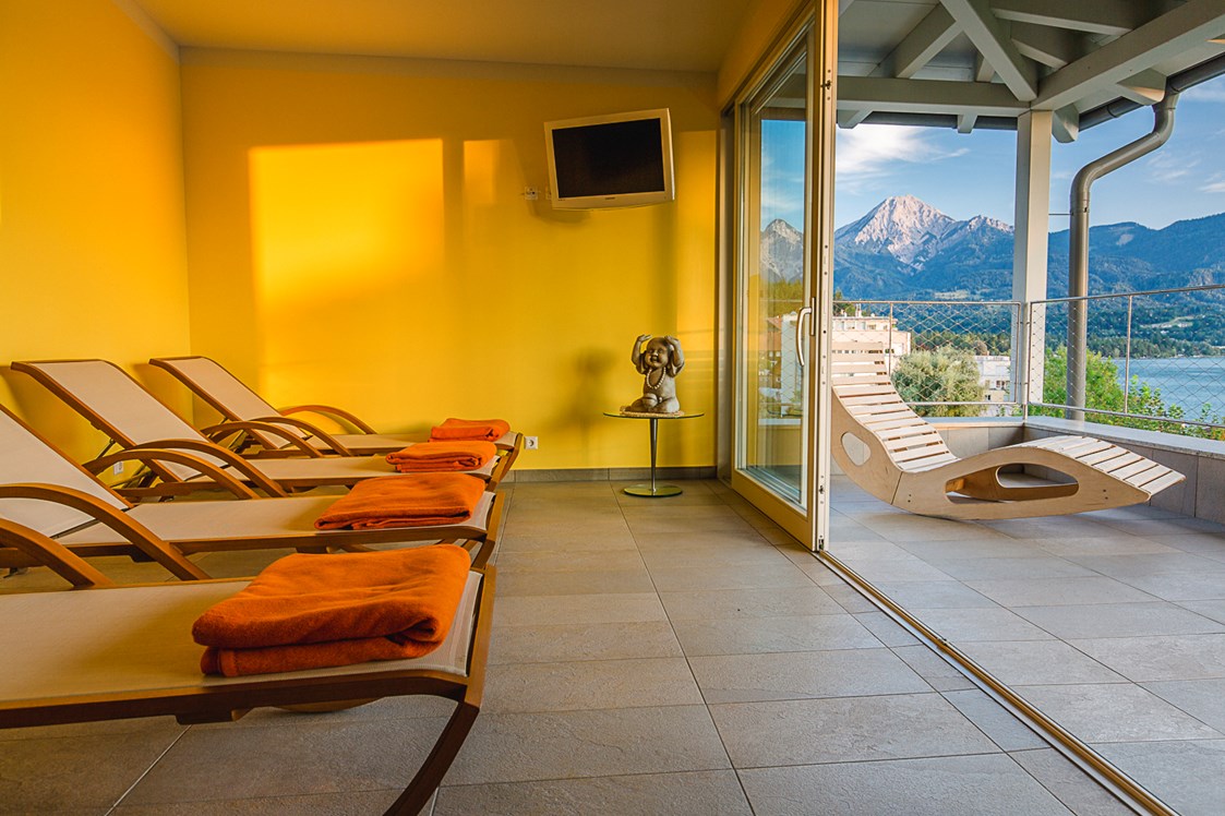 Urlaub am See: Wellnessbereich Ruheraum mit AussichtAu - Erwachsenenhotel "das Moser - Hotel am See"