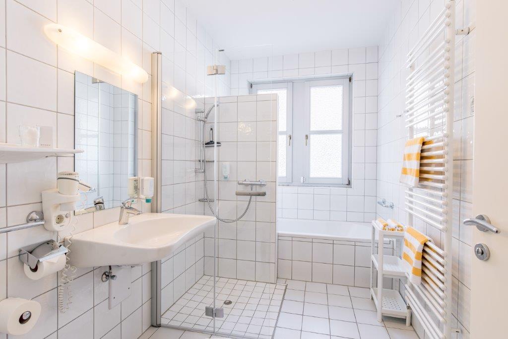 Urlaub am See: Bad Doppelzimmer Classic - Erwachsenenhotel "das Moser - Hotel am See"