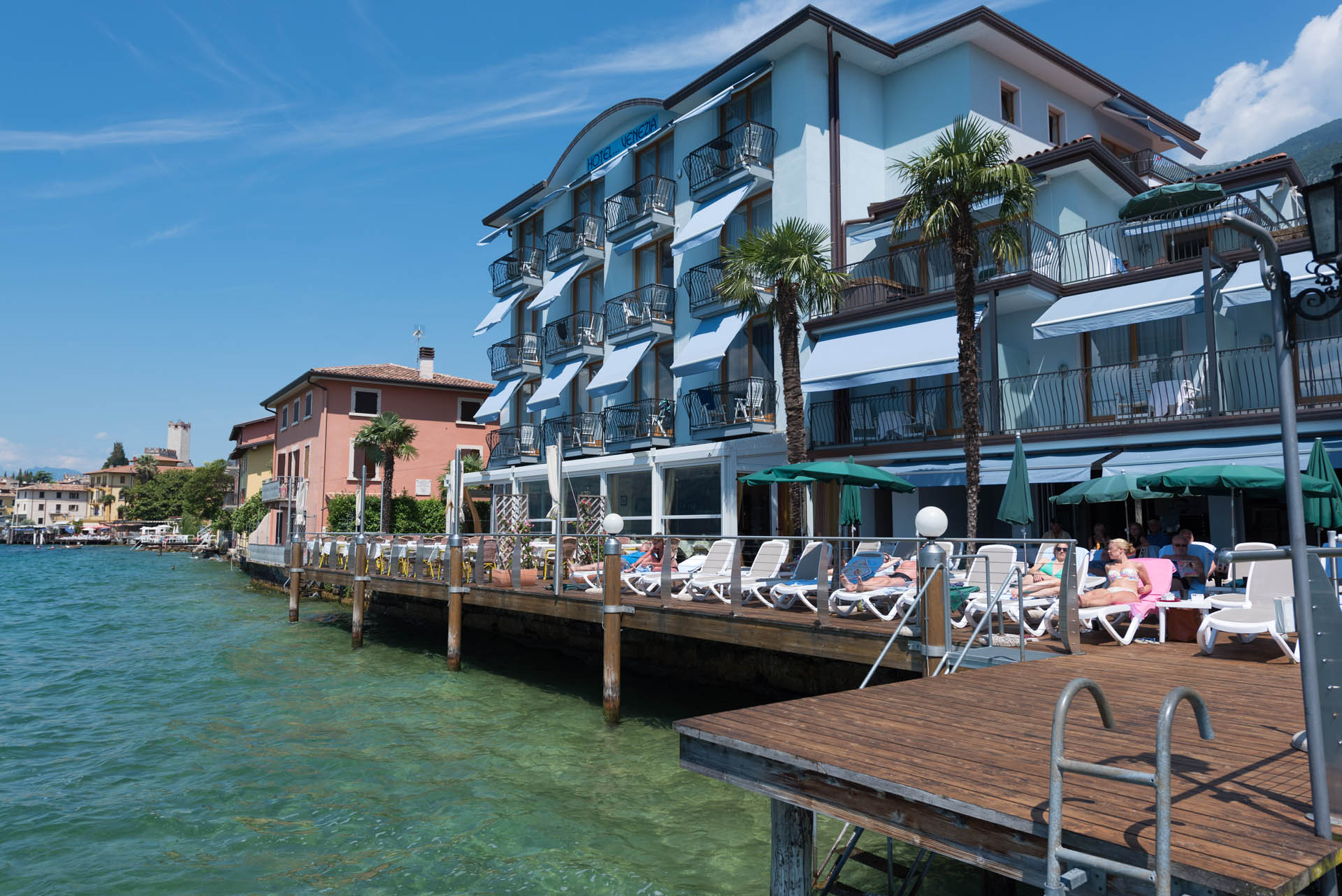 Hotels am See - Klassifizierung: 4 Sterne - Gardasee - Verona - Sonnenterrasse - Hotel Venezia