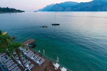 Urlaub am See: Blick auf den See - Hotel Venezia