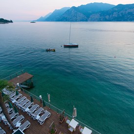 Urlaub am See: Blick auf den See - Hotel Venezia
