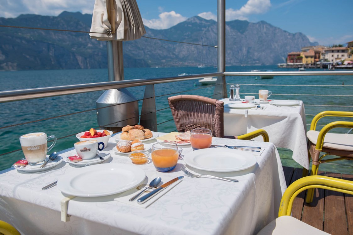 Urlaub am See: Frühstück - Hotel Venezia