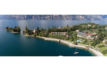 Urlaub am See: Panorama - Hotel Maximilian