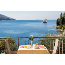 Urlaub am See: Blick vom Restaurant - Hotel Maximilian