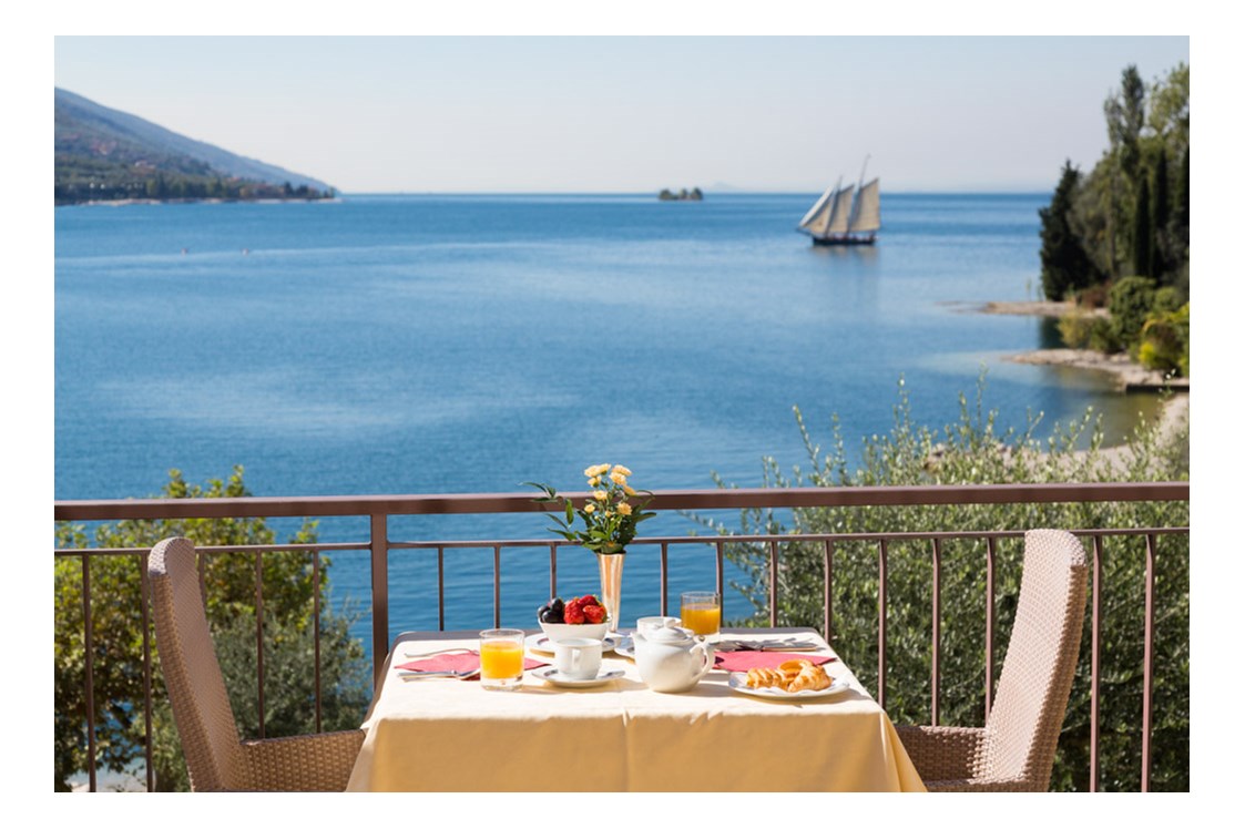 Urlaub am See: Blick vom Restaurant - Hotel Maximilian