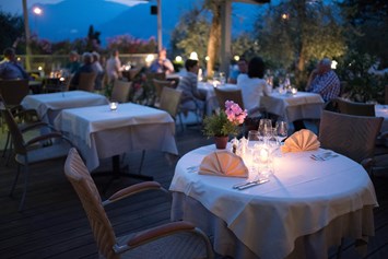 Urlaub am See: Restaurant - Hotel Baia Verde