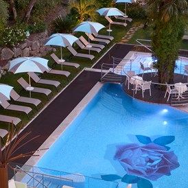 Urlaub am See: 37 / 5000
Risultati della traduzione
Schwimmbad mit beheiztem Whirlpool. - Belfiore Park Hotel