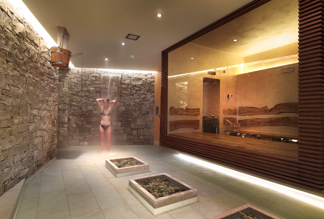 Urlaub am See: Bio-Sauna (trockenes Oliven Bad)
Salz-Wasser-Bad als osmotische Wirkung
Warmer Wasserfall
Kneipp zur Quelle
Tropische Dusche
Eimer mit Kaltwasser
Ayurvedische Kräutertee - Belfiore Park Hotel