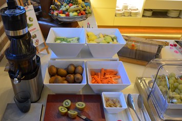 Urlaub am See: Jeden Morgen frisches Obst und Gemüse.  - Belfiore Park Hotel