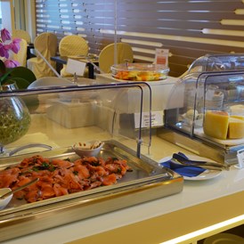 Urlaub am See: Frischer Lachs, gereifter Käse ...  - Belfiore Park Hotel