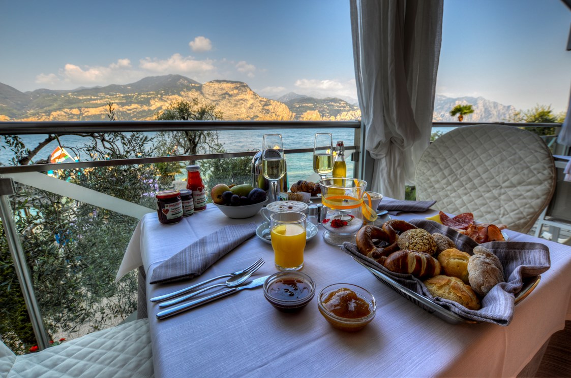 Urlaub am See: Ein klassisches Beispiel für unser königliches Frühstück.  - Belfiore Park Hotel