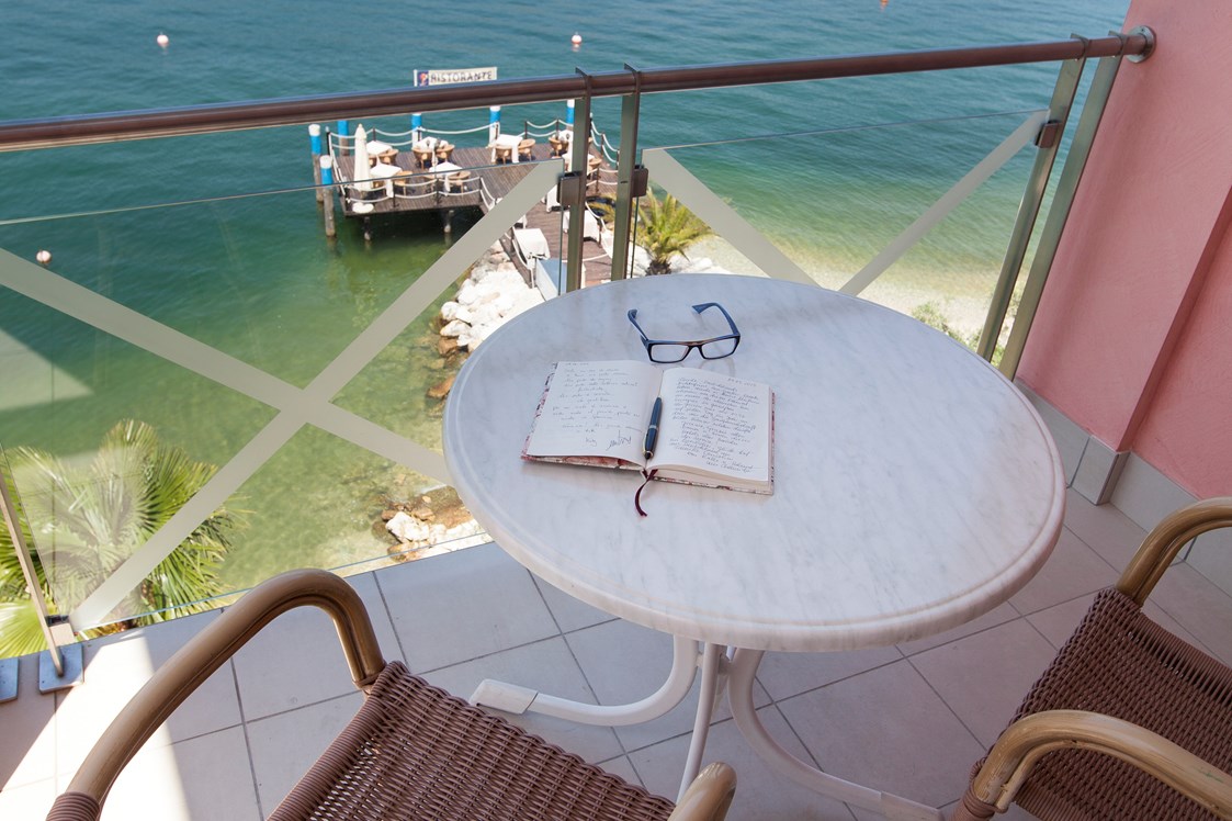 Urlaub am See: Alle unsere Zimmer haben einen Balkon und Seeblick.  - Belfiore Park Hotel
