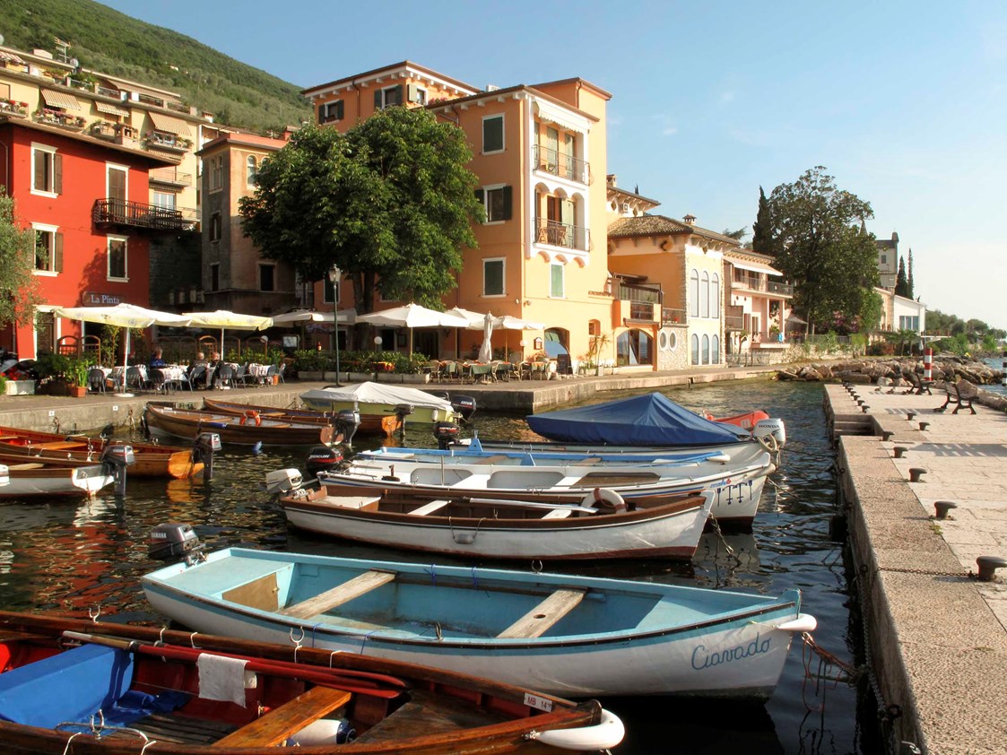Urlaub am See: Magugnano. Kleines Dorf mit leckeren Restaurants.  - Hotel Eden Gardasee