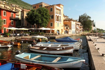 Urlaub am See: Magugnano. Kleines Dorf mit leckeren Restaurants.  - Hotel Eden Gardasee