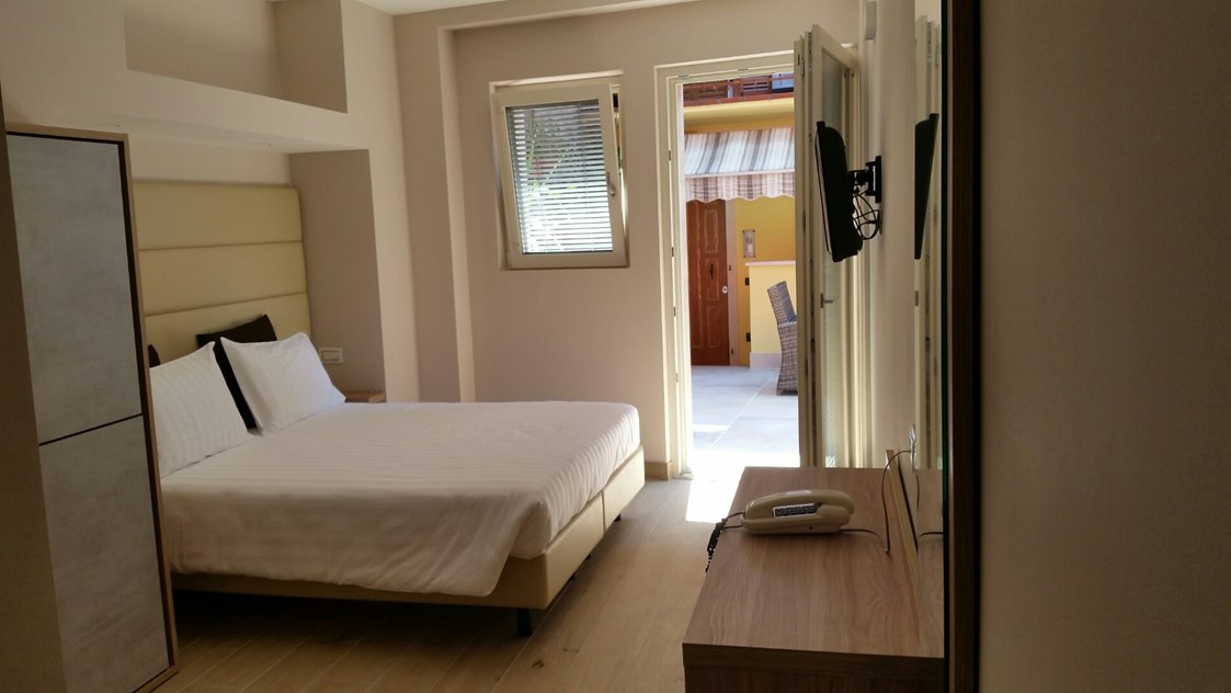 Urlaub am See: beautiful room - Hotel Danieli La Castellana