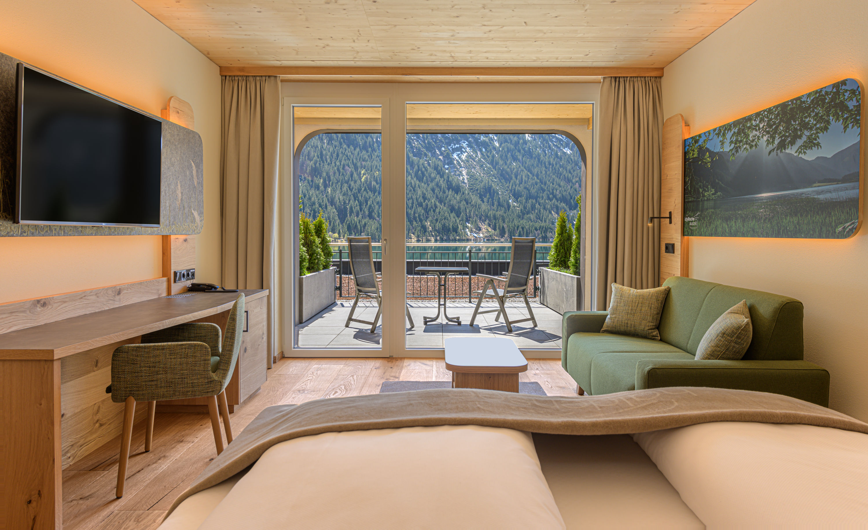 haldensee**** - Naturerlebnis und Wellnesshotel Zimmerkategorien Doppelzimmer Seewiese Terrasse