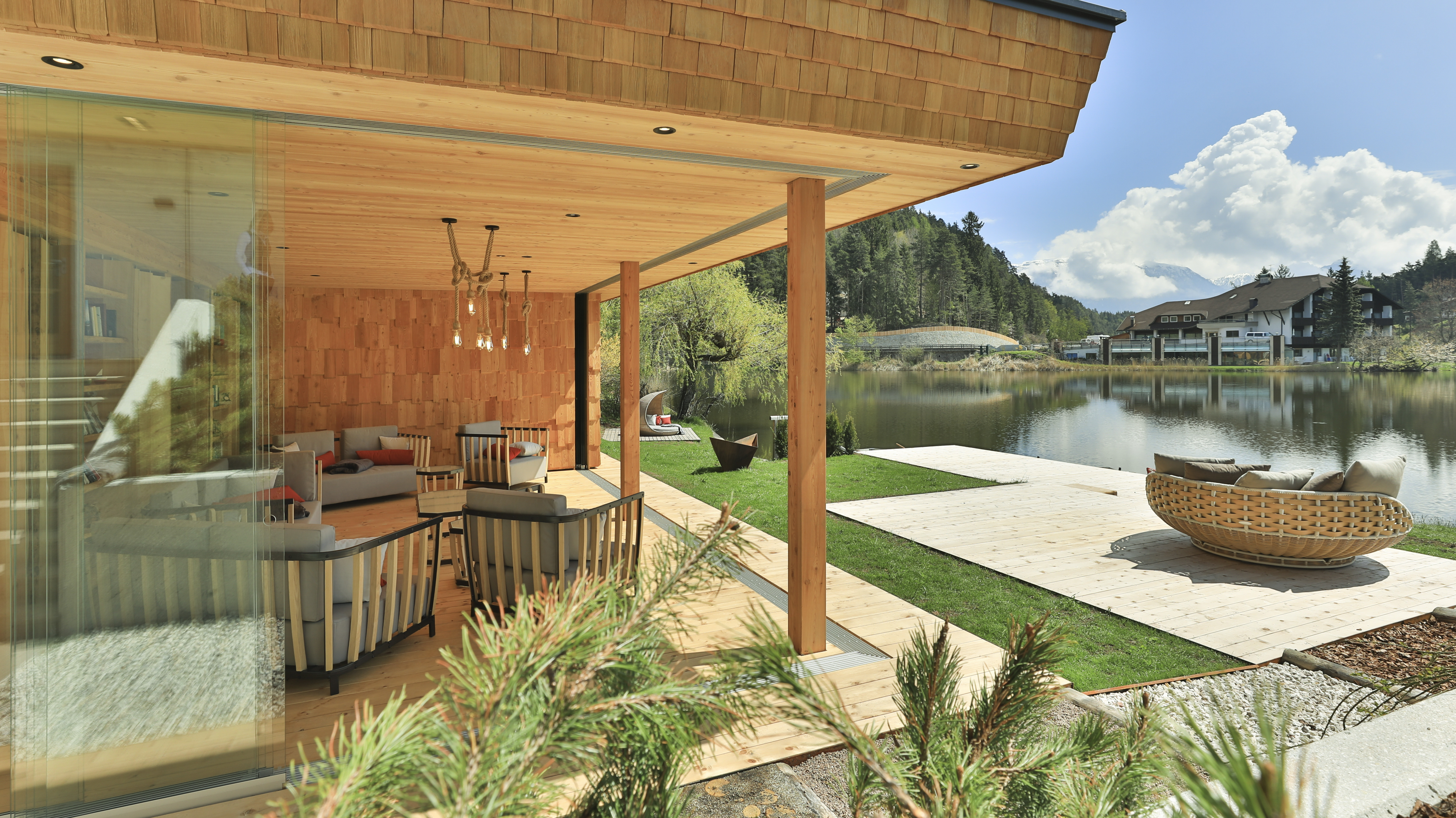 Hotels am See - Pools: Schwimmteich - Hotel Weihrerhof