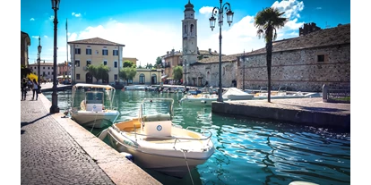 Hotels am See - Verpflegung: Frühstück - alten Hafen von Lazise, von Hotel zu Fuß erreichbar - Hotel Corte Valier